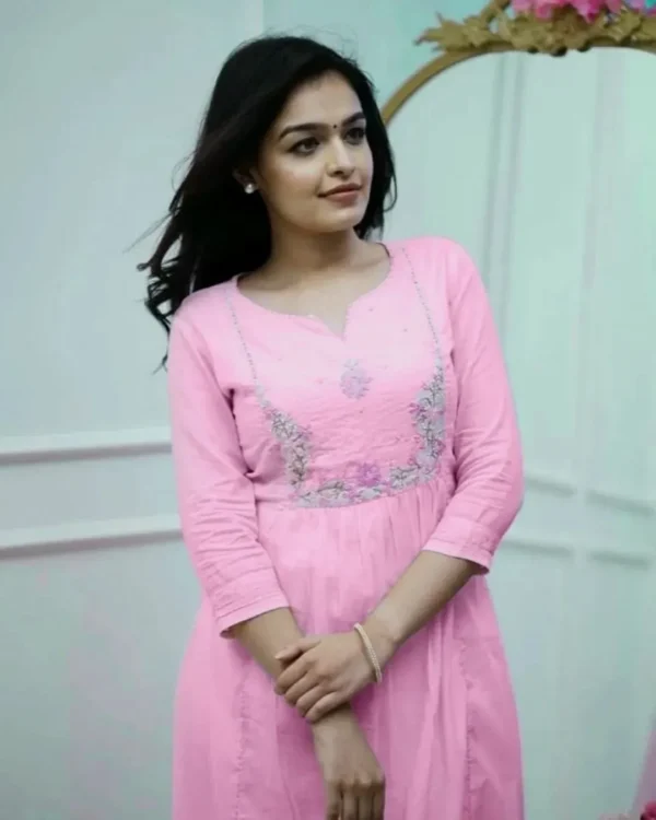 Floral Printed Pink Kurti With White Pant Front