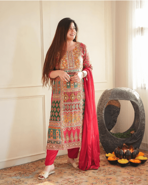 Handcrafted Heavy Kurti Set