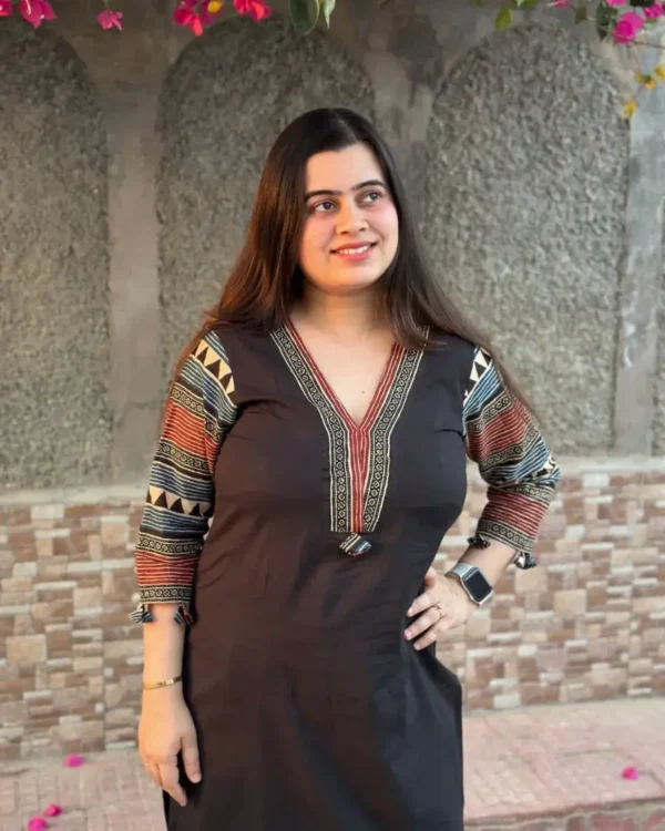 Floral Print Black Kurti Set Front