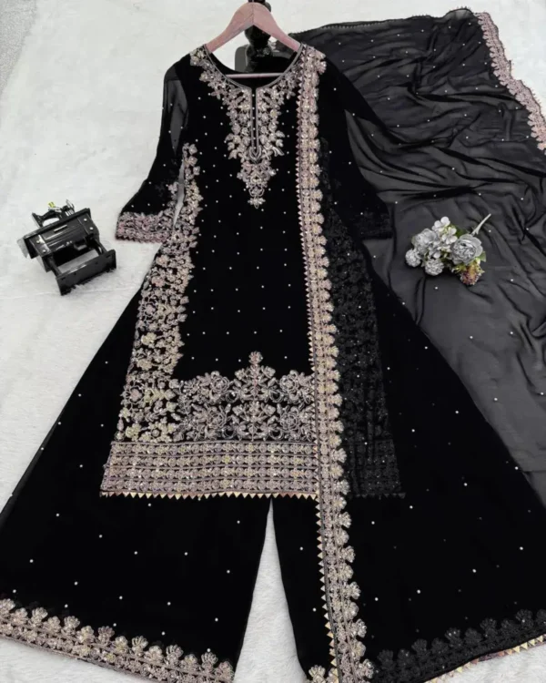 Pakistani Cutwork Kurti Set 2