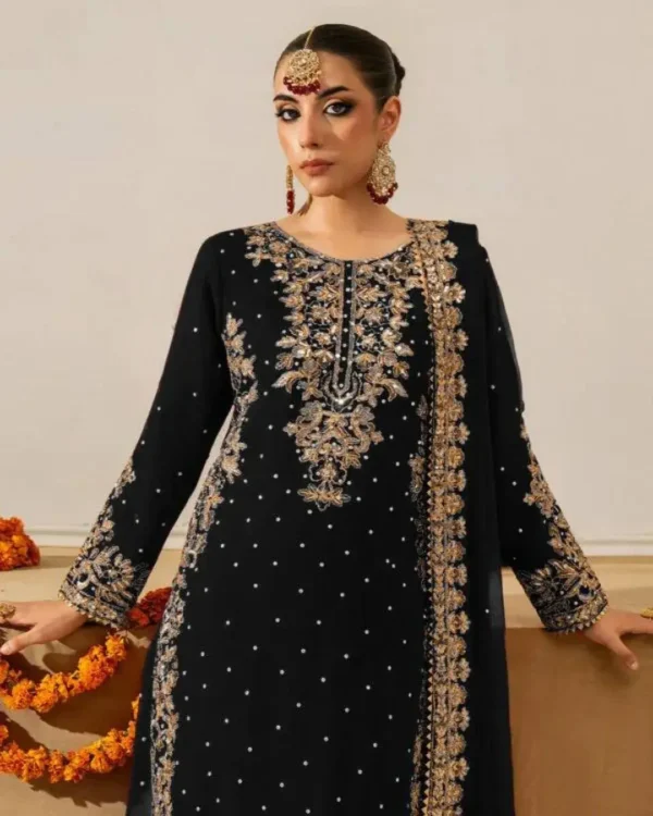 Pakistani Cutwork Kurti Set Front