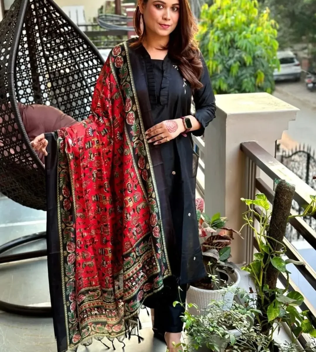 Black Kurti With Red Dupatta