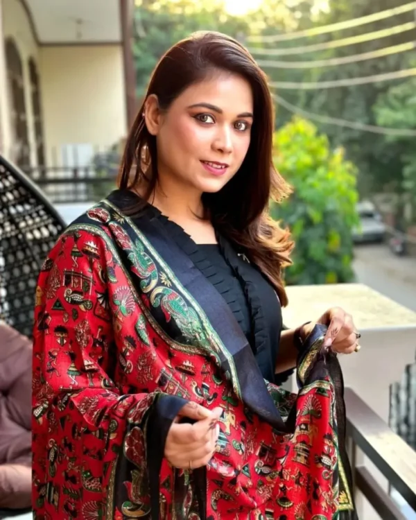 Black Kurti With Red Dupatta