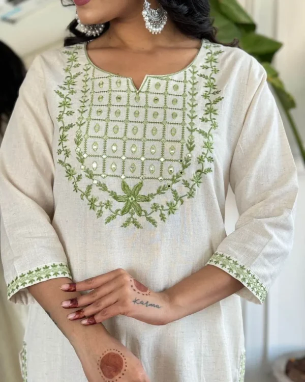 White Kurti With Green Dupatta