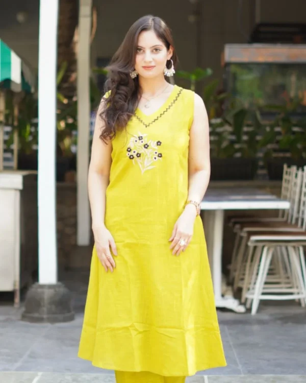 Sleeveless Yellow Kurti With Palazzo​ Set