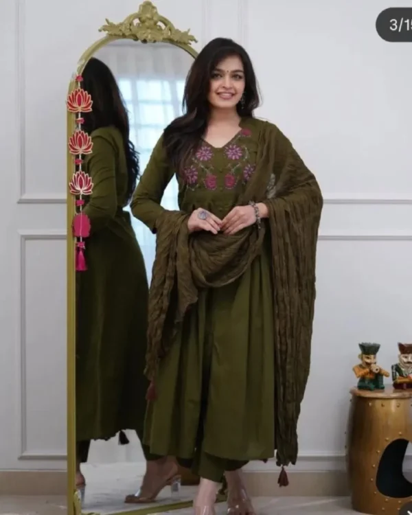 Mehndi Green Kurti Pant With Dupatta