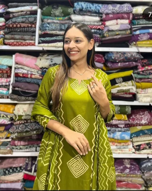 Mehndi Green Kurti Pant With Dupatta