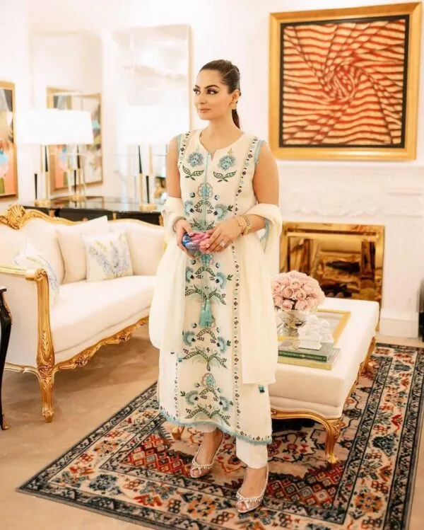 Sleeveless White Embroidery Suit Set