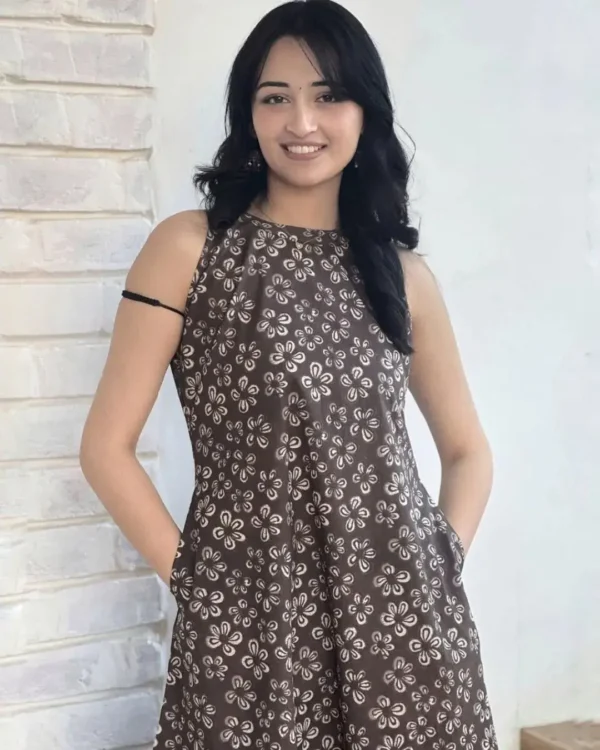 Collar Neck Sleeveless Kurti With Palazzo Set Front