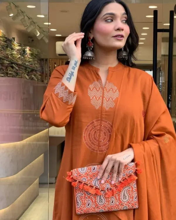 Floral Print Cotton Kurti Pant With Dupatta Front