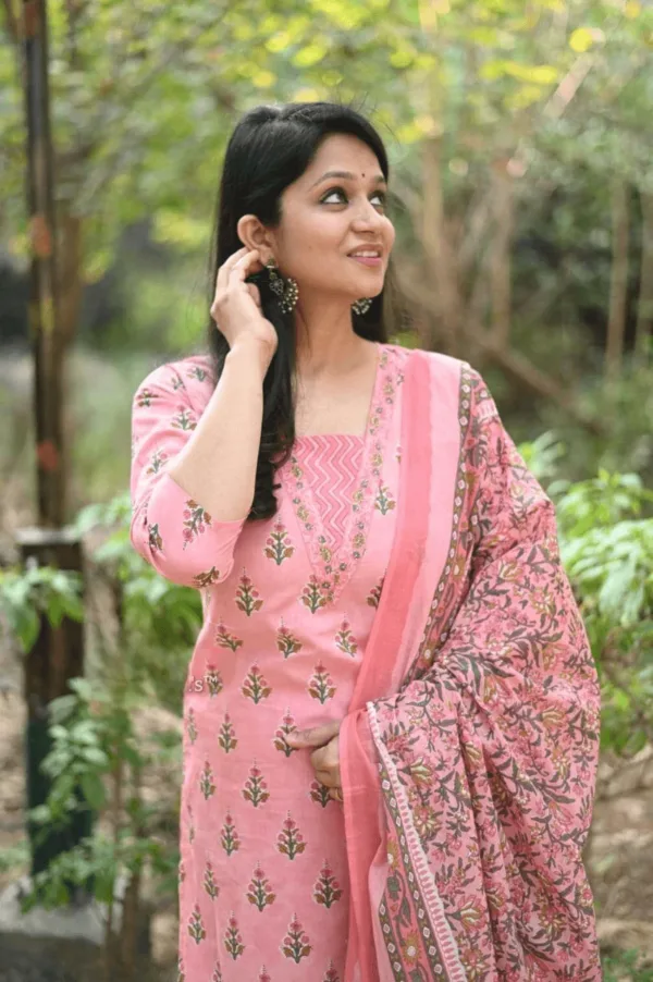 Cotton Pastel Pink Kurti Pant With Dupatta​