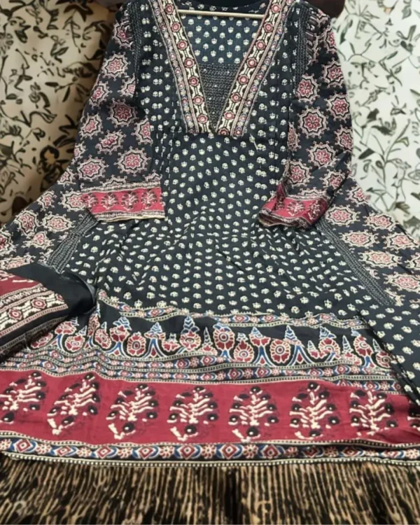 Printed Black Cotton Suit Set1