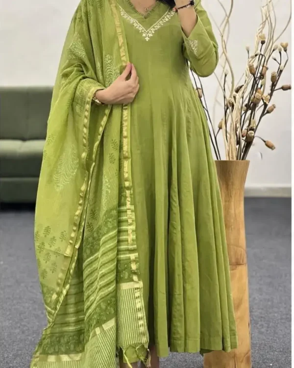 Cotton Green Colour Kurti Pant Dupatta Set​