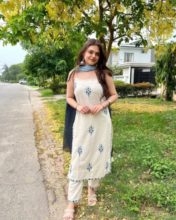 Off White Suit With Dupatta Set 1