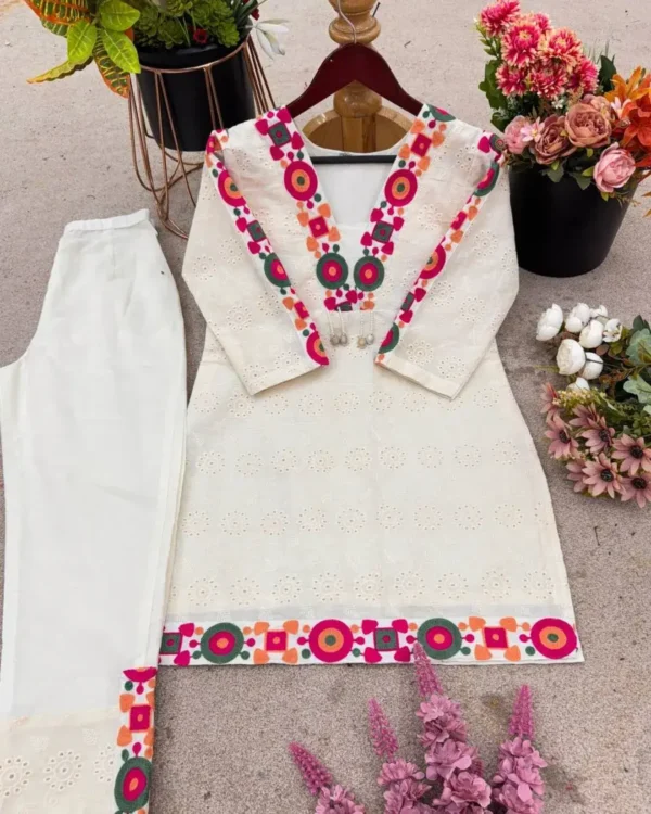 Floral White Printed Kurti Pant Set 1