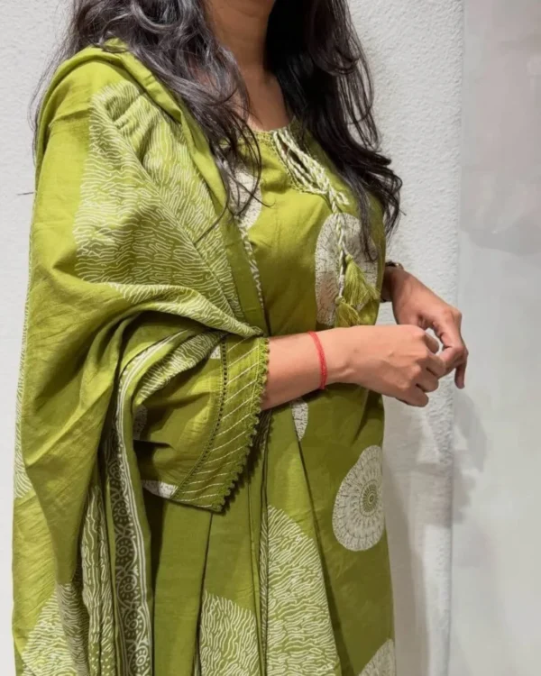 Floral Printed Green Kurti Pant Set
