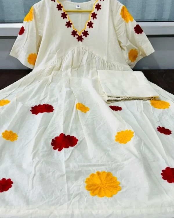 White Floral Embroidery Kurti With Pant Set​