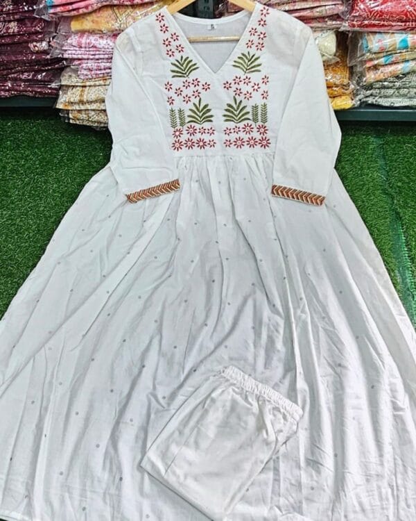 Cotton Printed White Kurti Pant Set (3)