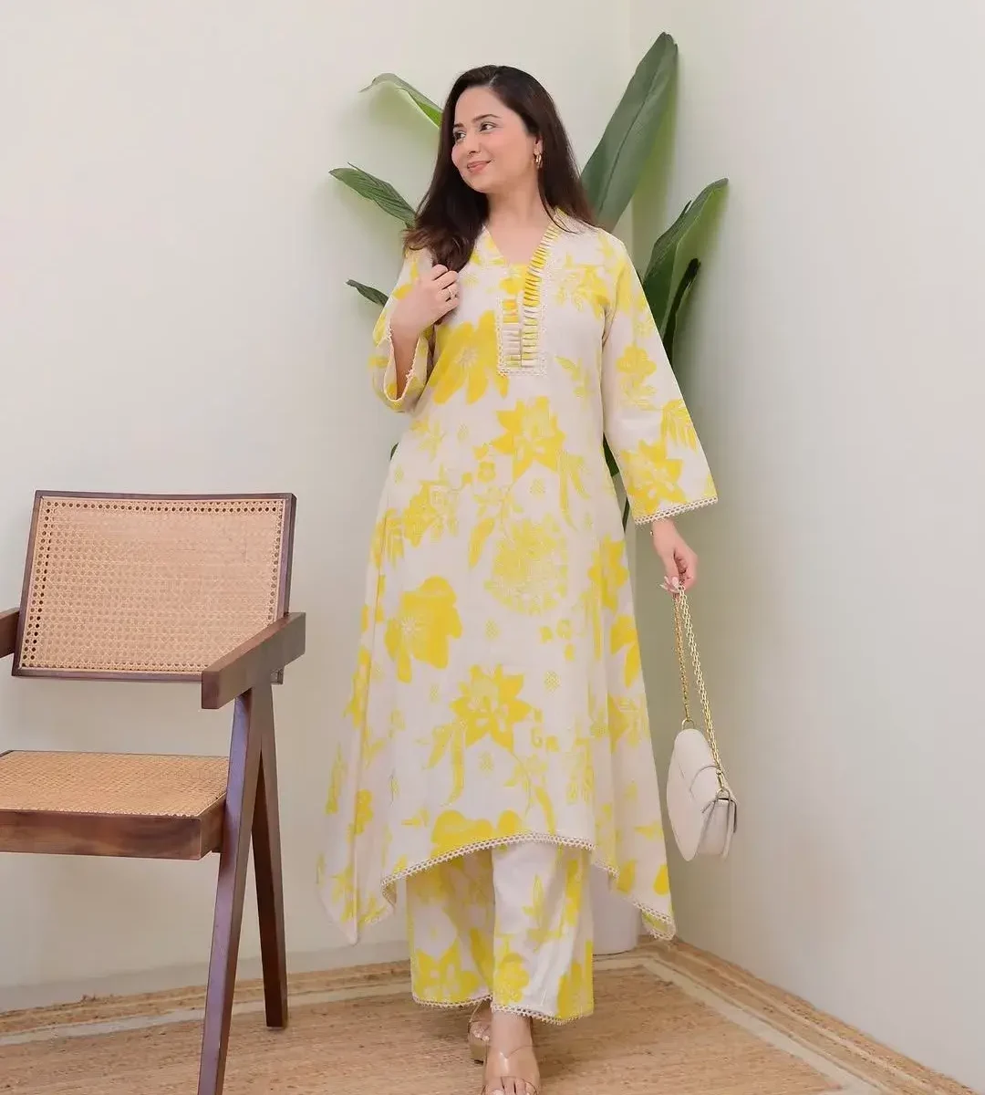 White Floral Embroidery Kurti With Pant Set​