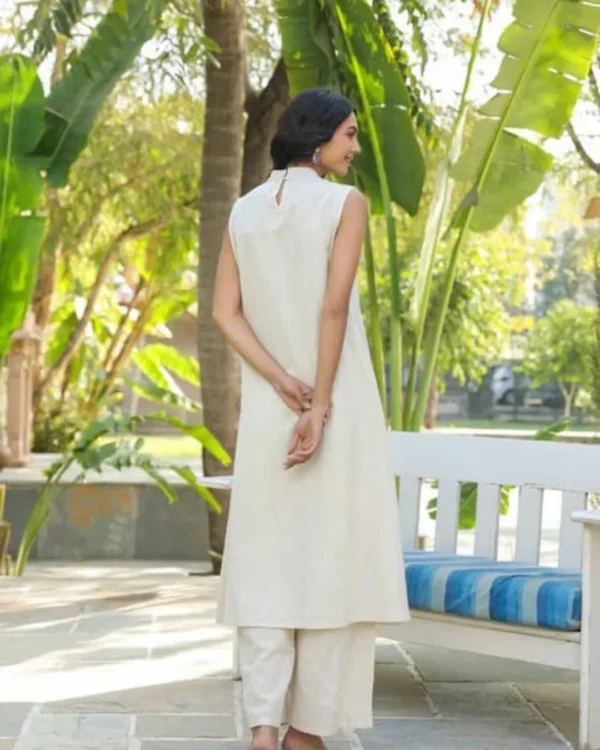 Sleeveless Parrot Embroidered South Cotton Kurti Set