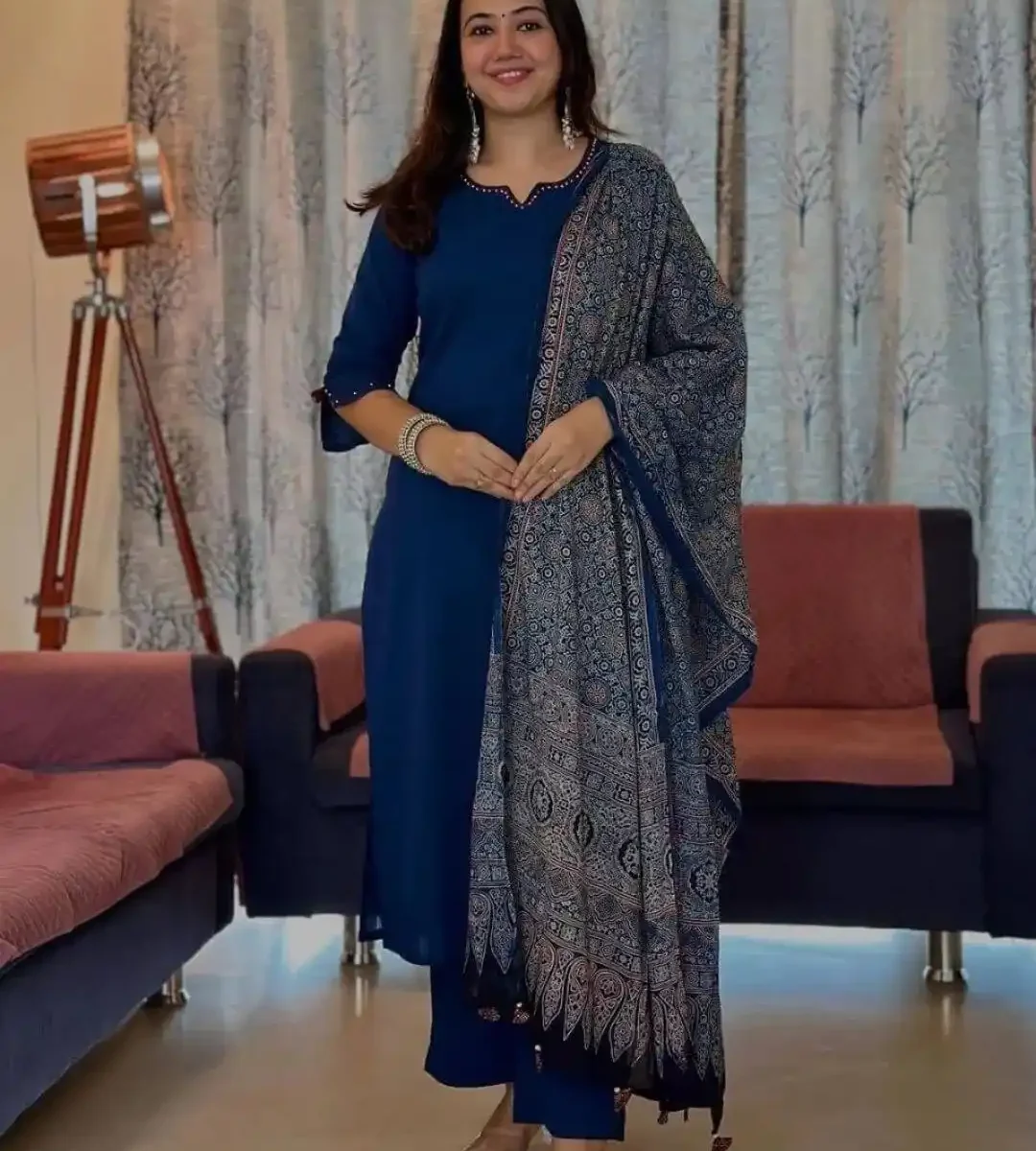 Cotton Suit Set with Hand Thread Work