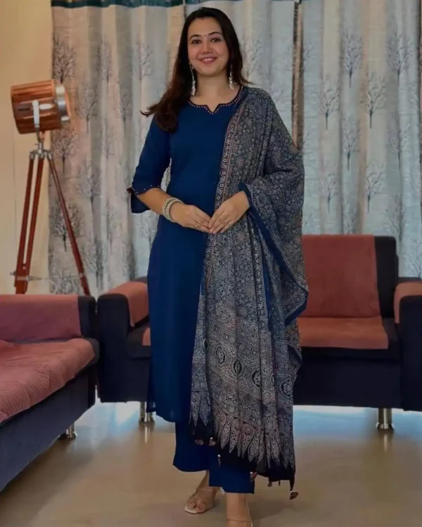Cotton Suit Set with Hand Thread Work
