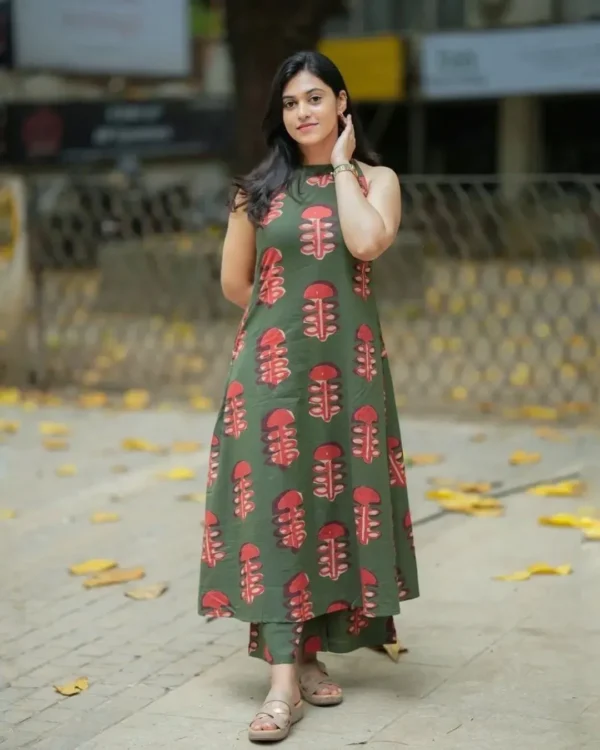Green Cotton Sleeveless Kurti Pant Set